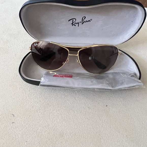 Ray-Ban 63mm aviator sunglasses excellent condition - Picture 9 of 11